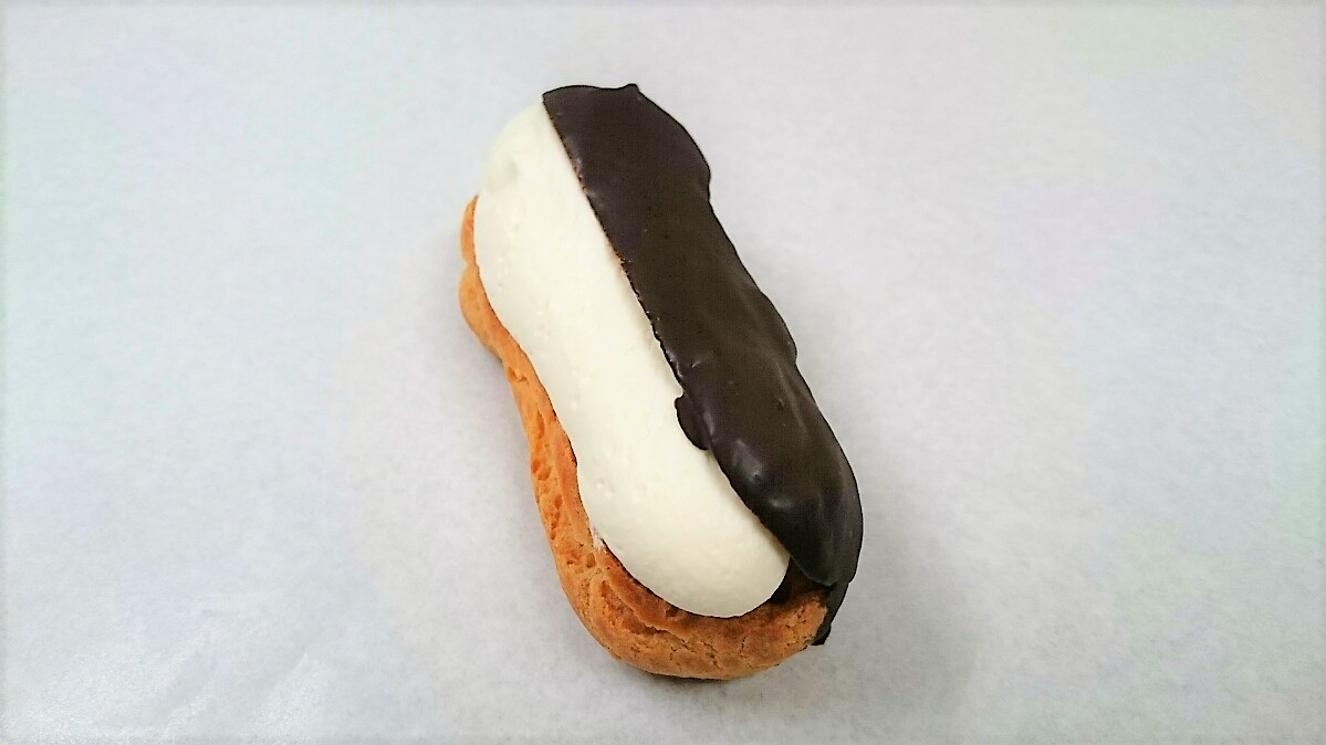 <H1 >エクレア</H1 >
320円/もっちりカスタードクリームとコクのある生クリーム。２つのクリームの美味しさがダブルで楽しめます。（夏期はお休みです）