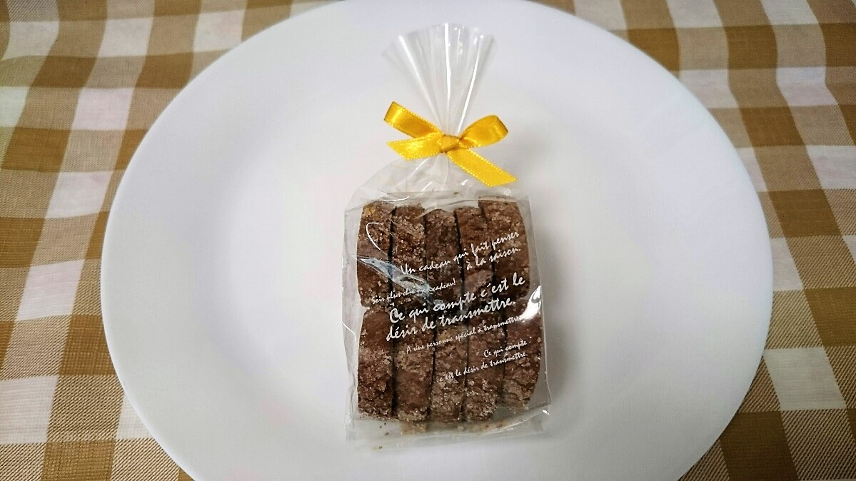 <H1>ディアマンショコラ</H1>
450円/アーモンド入りのココア味のクッキー