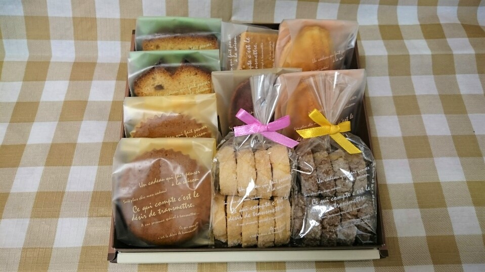 <H1>焼き菓子詰め合わせ（Ｍ）</H1>　　
2,710円/クッキー２袋・焼き菓子８個入り