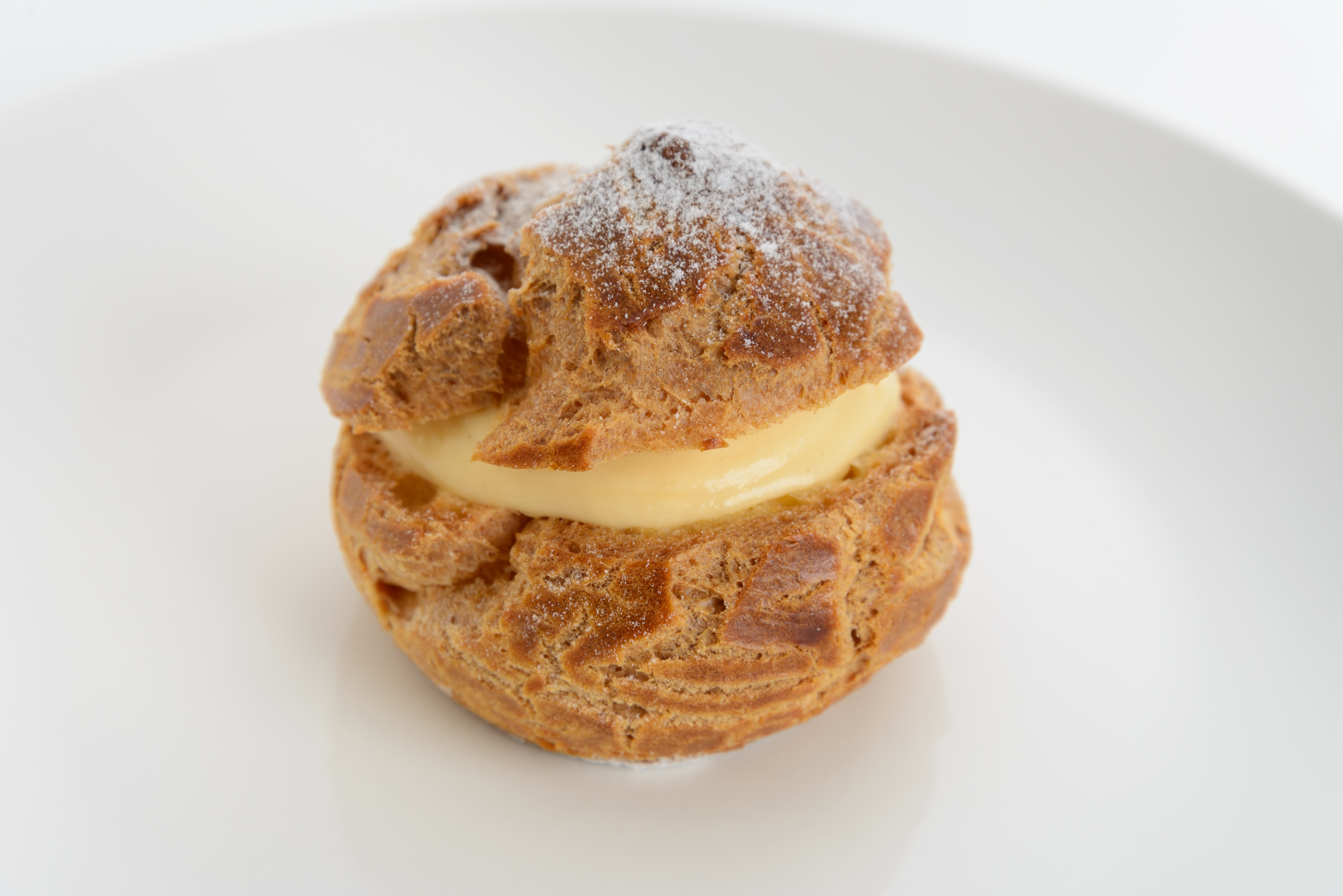 <H1>シュークリーム</H1>
260円/もっちりしたカスタードクリームをたっぷりつめた大人気のシュークリームです。