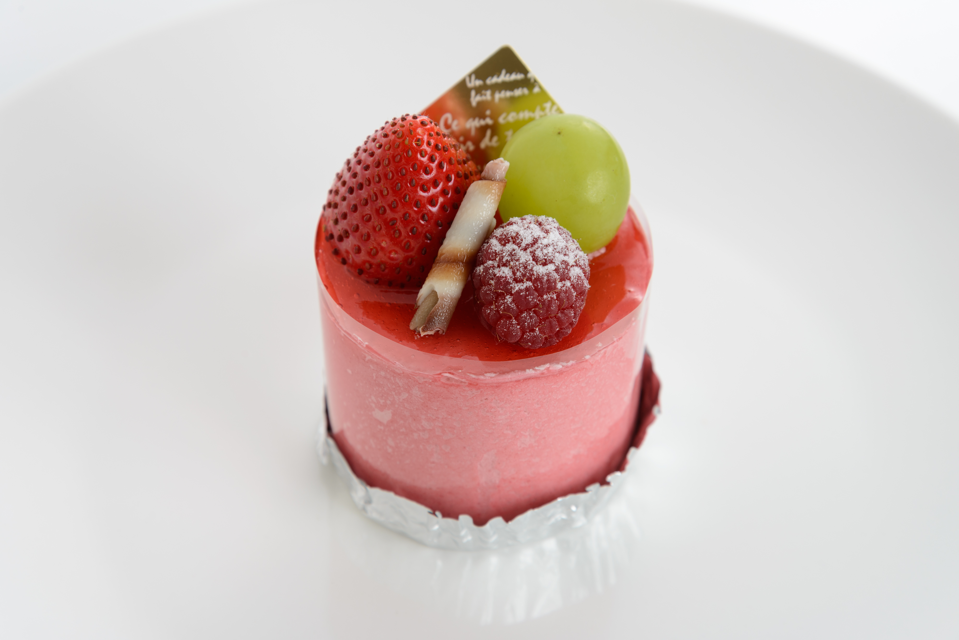 <H1>フランボワーズ</H1>
480円/木いちごの甘酸っぱいムース。中に入った木いちごの実がアクセント。