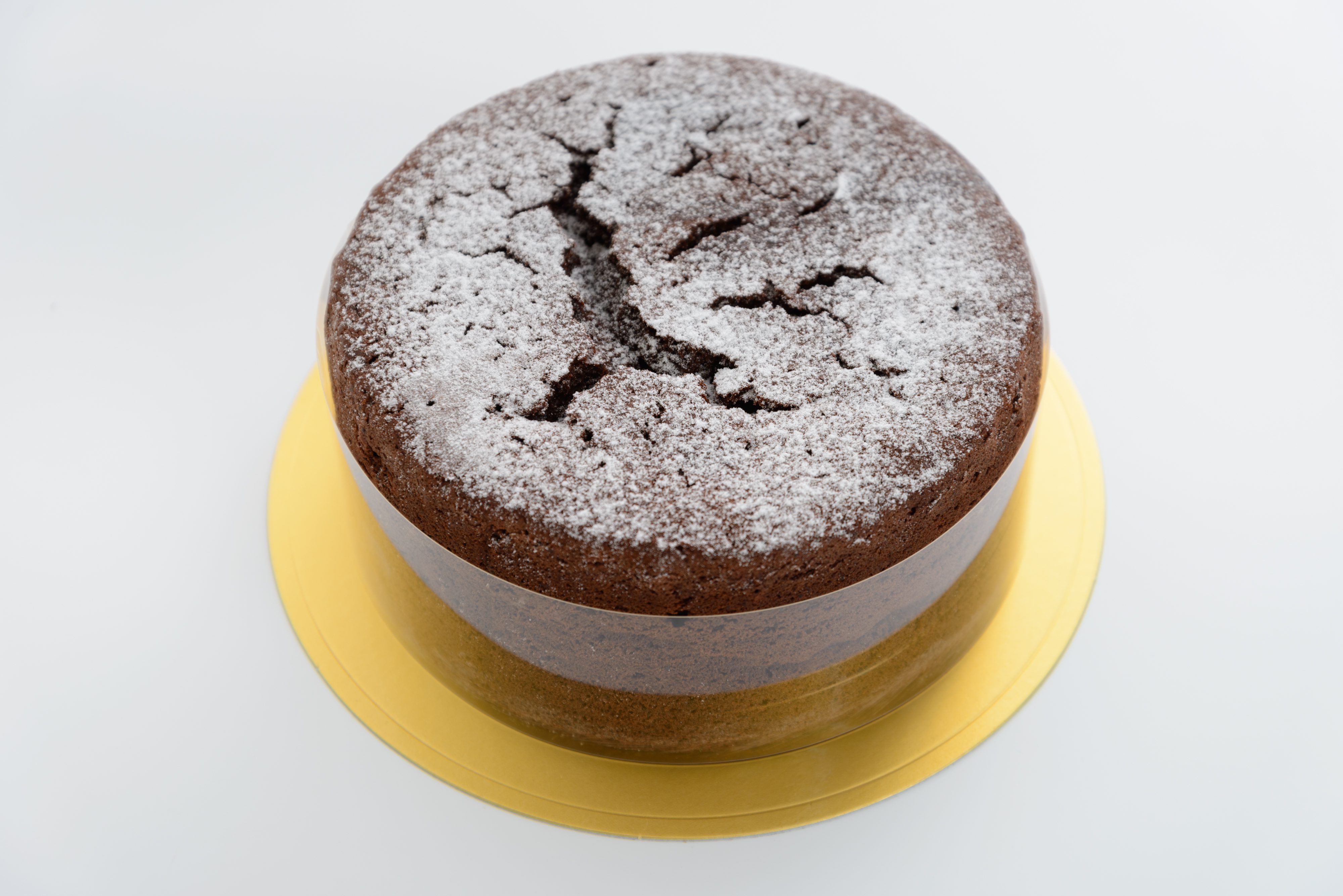 <H1>ガトーショコラ</H1>
たっぷりのチョコレートを焼きこんだケーキ　　　　　
５号　2,800円　　　　　　
６号　3,900円
<font color="red">※６号は５日前までに
 ご予約ください</font>
生クリームでデコレーションすることも出来ます。ご予約の際にお申し付けください。
（別料金）