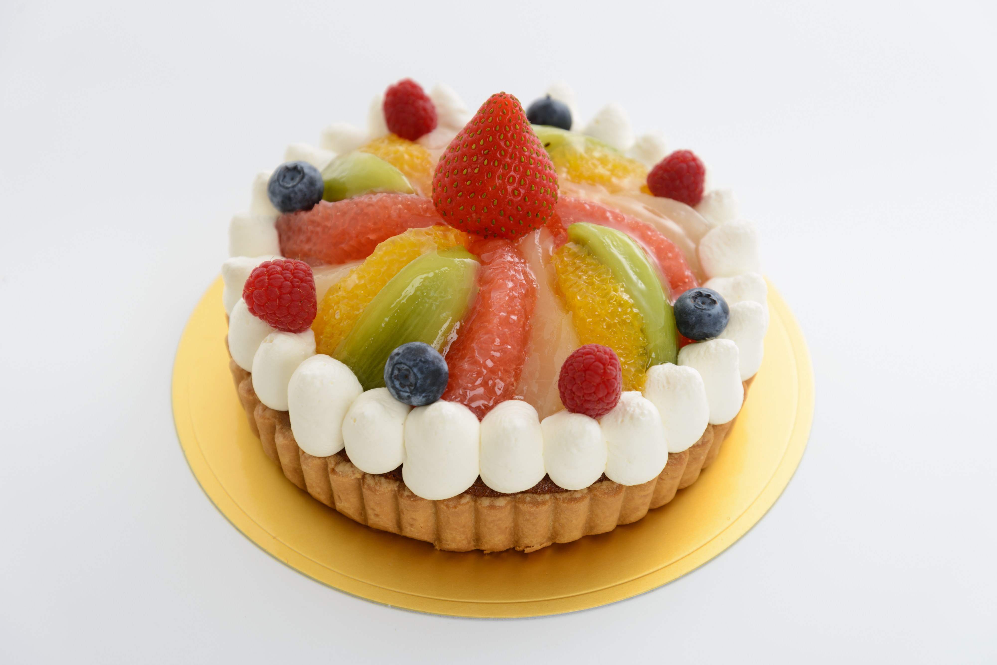 <H1>フルーツタルト</H1>
アーモンドクリームのタルトにたっぷりのフルーツを乗せて仕上げました　　　　　　　　　　　　　
５号　3,300円 　　　　　　
６号　4,100円　　　　　　
７号　5,200円
<font color="red">※６号以上は５日前までに
 ご予約ください</font>